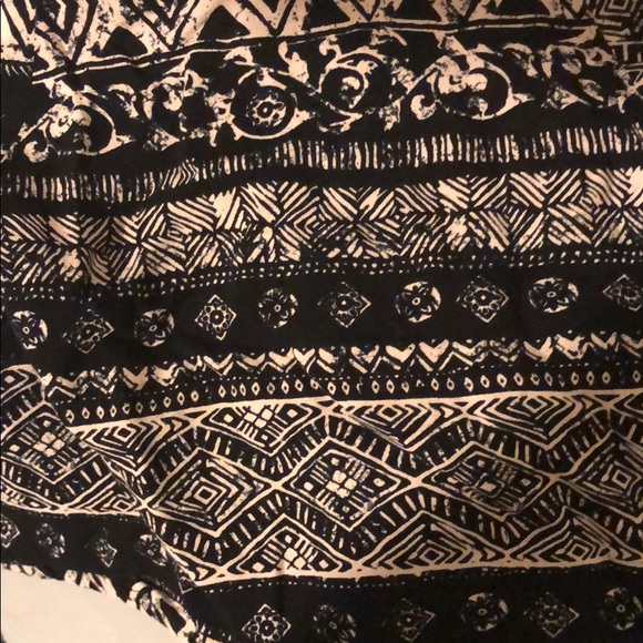 Patterned Crop Top - Picture 3 of 3